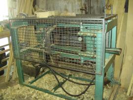 Predam pasovu pilu s hydraulikou.