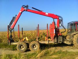 Traktor Valtra s vývozkou