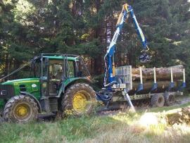 Prodám traktor John Deere s vyvážečkou