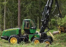 Operátor na Harvestor John Deere 1170E