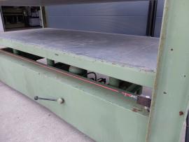 Dyhovací lis ITALPRESSE 3000x1300mm plošný na studeno