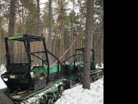 Operátor + pilčík na malý pásový traktor Forcat