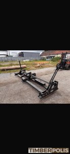 Predám hydraulický nakladač dreva s hákmi ( Waltera ) – ako nový!