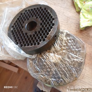 Predám peletovací lis na drevo (150 mm matrica, 4 kW motor) – málo používaný