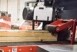 Wood-Mizer uvádí inovační vodorovnou rozmítací pilu se dvěma pásy HR250