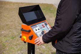 Wood-Mizer představuje dálkový ovládací panel pro pásové pily LT15 a LT20