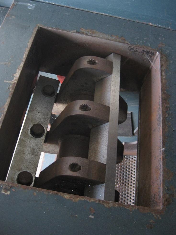 Jazdený nožový mlyn CASTULIK MN300 – drvič pre drevospracujúce firmy