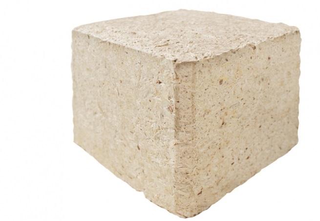 Lisované kocky na opravy a výrobu paliet